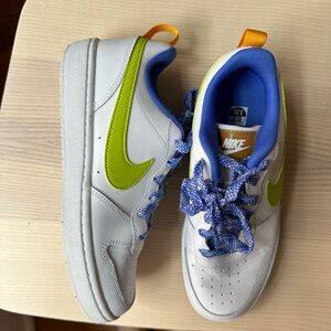 Nike Court Low Youth size 5.5 near mint